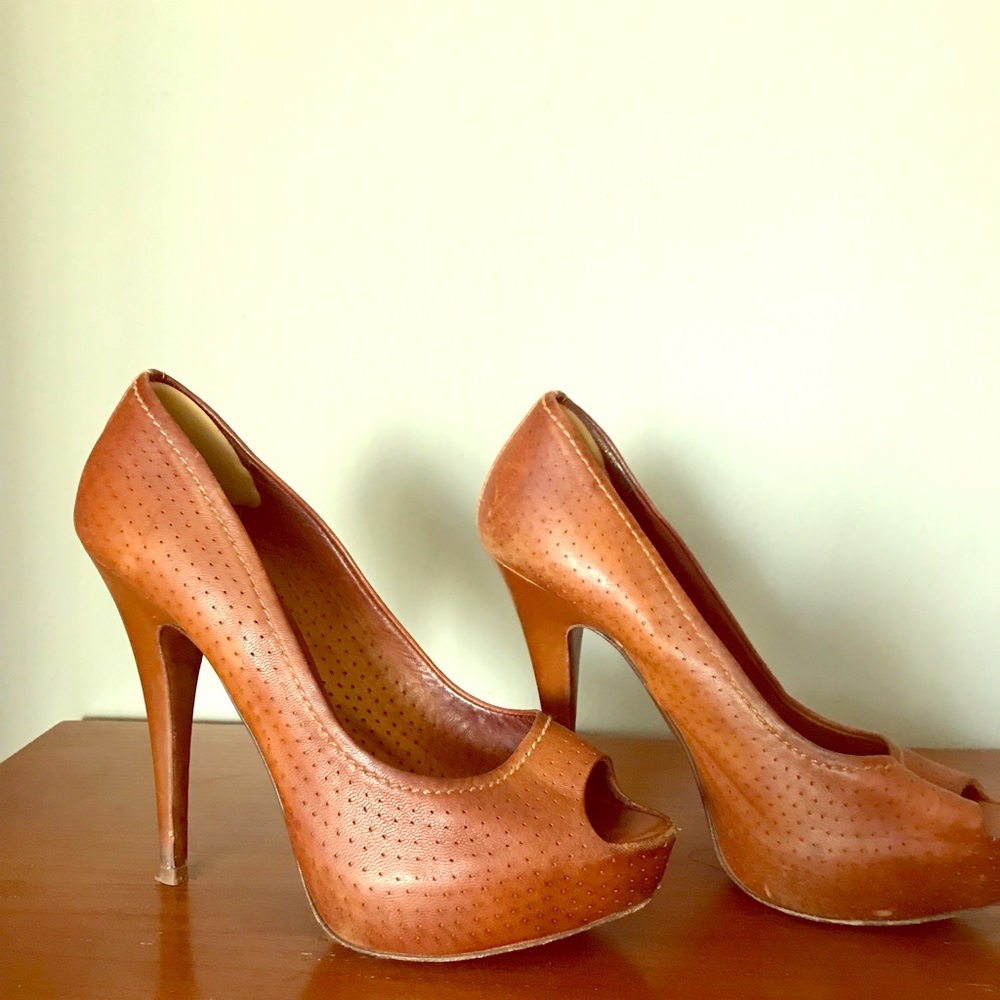 Miu Miu peep toe pumps!